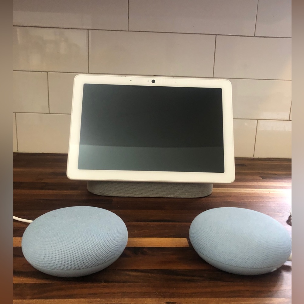 Google Home Hub 1st Gen with Two google home mini Speakers